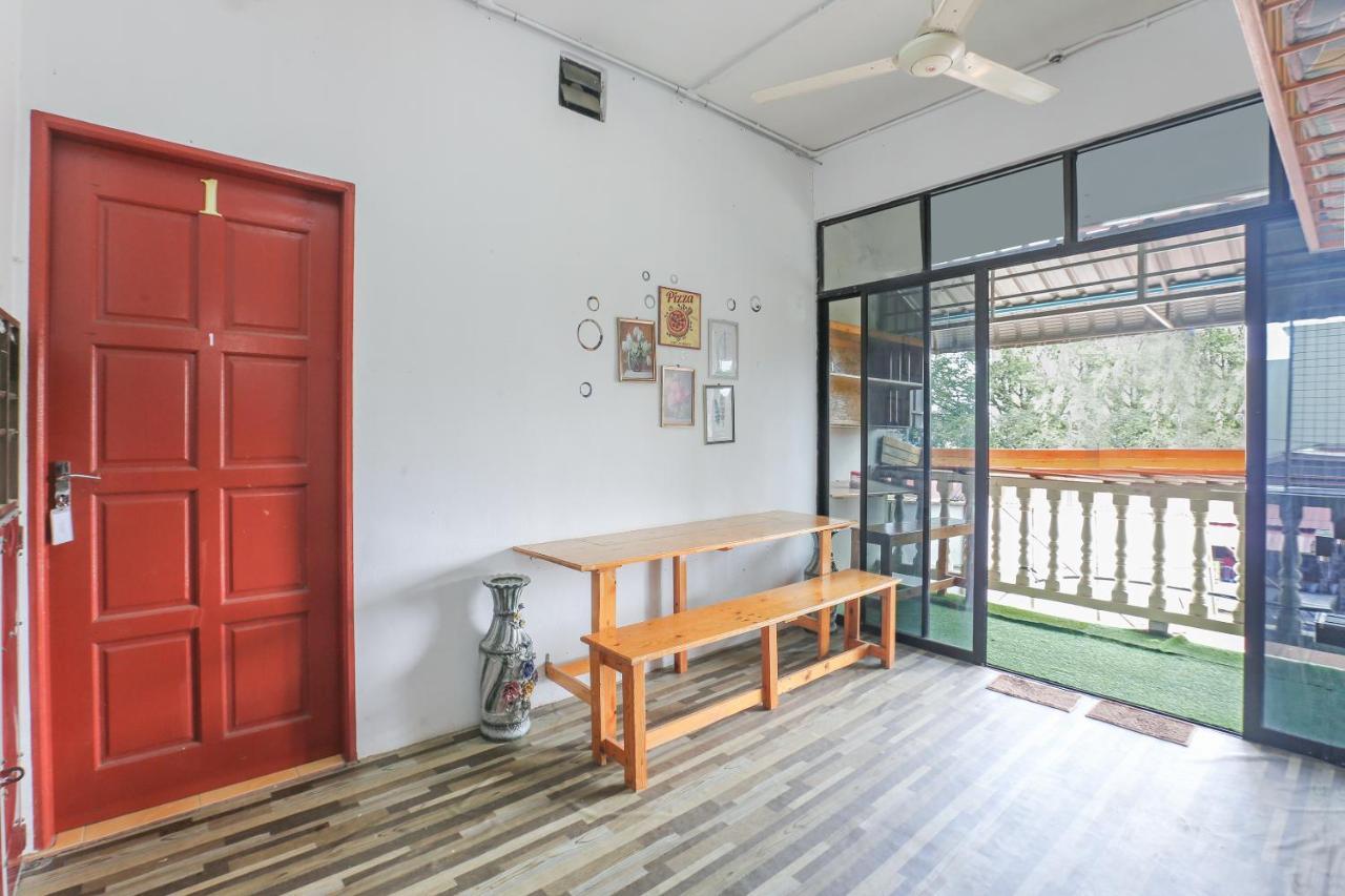 Oyo 90321 Hotel Bajet Sri Manal Tanah Merah  Esterno foto