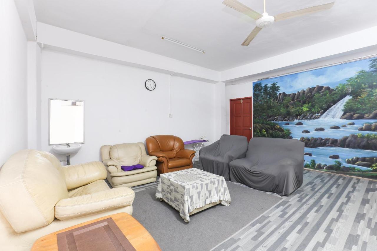 Oyo 90321 Hotel Bajet Sri Manal Tanah Merah  Esterno foto