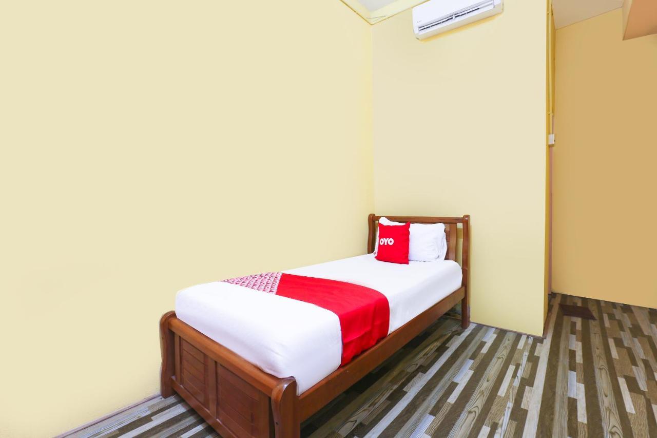 Oyo 90321 Hotel Bajet Sri Manal Tanah Merah  Esterno foto